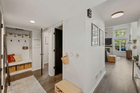 Tiny photo for 647 Kingsbridge Drive, Carol Stream, IL 60188 (MLS # 12509362)