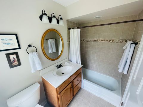 Tiny photo for 909 E Rockwell Street, Arlington Heights, IL 60005 (MLS # 12639528)