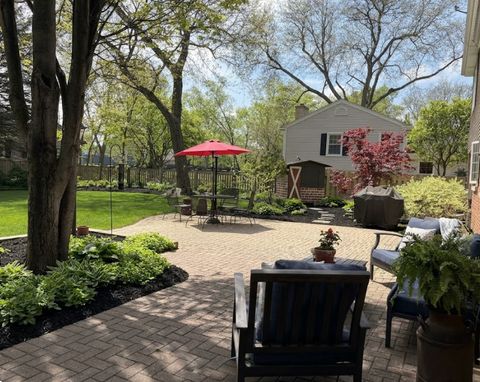 Tiny photo for 909 E Rockwell Street, Arlington Heights, IL 60005 (MLS # 12639528)
