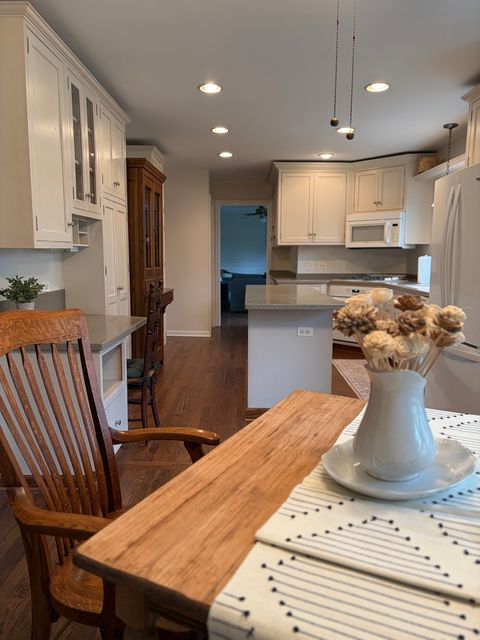 Tiny photo for 909 E Rockwell Street, Arlington Heights, IL 60005 (MLS # 12639528)