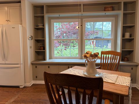 Tiny photo for 909 E Rockwell Street, Arlington Heights, IL 60005 (MLS # 12639528)