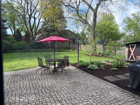Tiny photo for 909 E Rockwell Street, Arlington Heights, IL 60005 (MLS # 12639528)