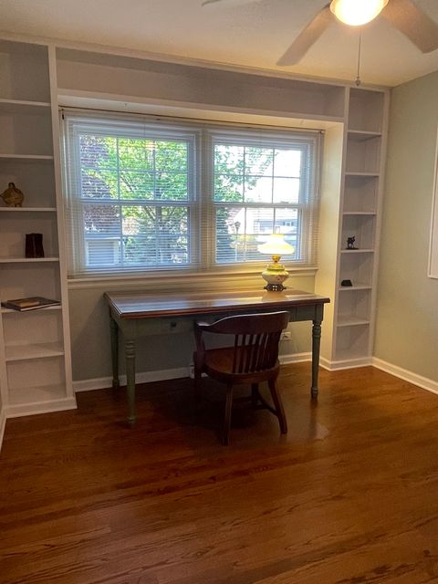 Tiny photo for 909 E Rockwell Street, Arlington Heights, IL 60005 (MLS # 12639528)