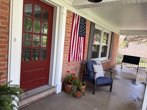 Tiny photo for 909 E Rockwell Street, Arlington Heights, IL 60005 (MLS # 12639528)