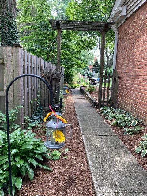 Tiny photo for 909 E Rockwell Street, Arlington Heights, IL 60005 (MLS # 12639528)