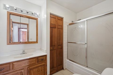 Tiny photo for 260 N Fiore Parkway, Vernon Hills, IL 60061 (MLS # 12530317)