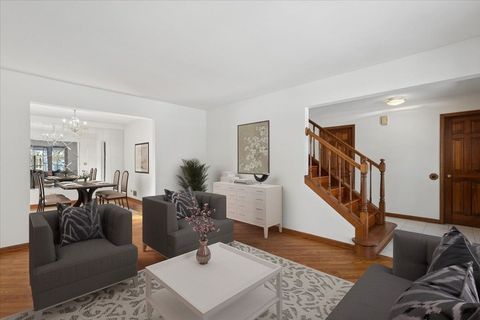 Tiny photo for 260 N Fiore Parkway, Vernon Hills, IL 60061 (MLS # 12530317)