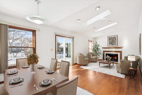 Tiny photo for 260 N Fiore Parkway, Vernon Hills, IL 60061 (MLS # 12530317)