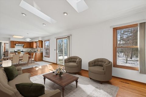 Tiny photo for 260 N Fiore Parkway, Vernon Hills, IL 60061 (MLS # 12530317)