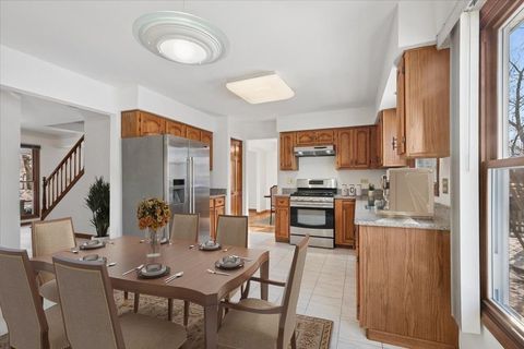 Tiny photo for 260 N Fiore Parkway, Vernon Hills, IL 60061 (MLS # 12530317)