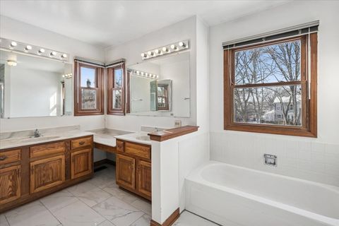 Tiny photo for 260 N Fiore Parkway, Vernon Hills, IL 60061 (MLS # 12530317)