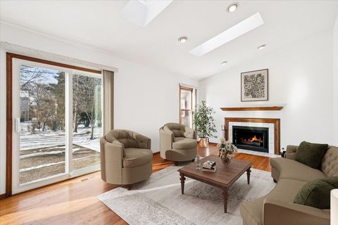 Tiny photo for 260 N Fiore Parkway, Vernon Hills, IL 60061 (MLS # 12530317)