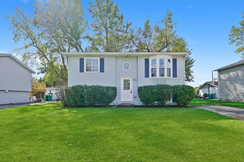 Photo of 2102 Tamarack Drive, Joliet, IL 60432 (MLS # 12484409)