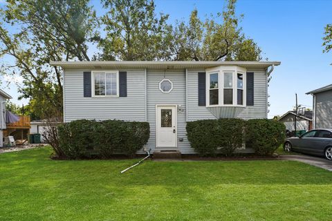 Photo of 2102 Tamarack Drive, Joliet, IL 60432 (MLS # 12484409)