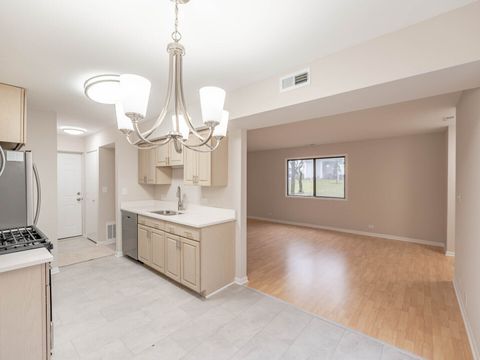 Tiny photo for 624 Breakers Point #624, Schaumburg, IL 60194 (MLS # 12543516)