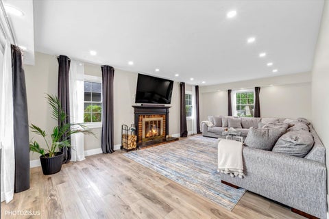 Tiny photo for 1111 Plum Grove Circle, Buffalo Grove, IL 60089 (MLS # 12743655)