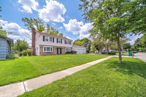 Tiny photo for 1111 Plum Grove Circle, Buffalo Grove, IL 60089 (MLS # 12743655)