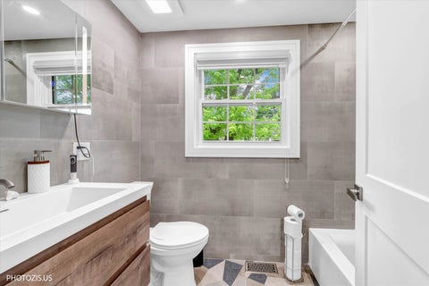 Tiny photo for 1111 Plum Grove Circle, Buffalo Grove, IL 60089 (MLS # 12743655)