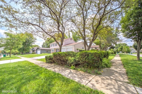Tiny photo for 1111 Plum Grove Circle, Buffalo Grove, IL 60089 (MLS # 12743655)