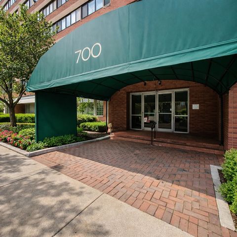 Photo of 700 W Bittersweet Place #210, Chicago, IL 60613 (MLS # 12562828)