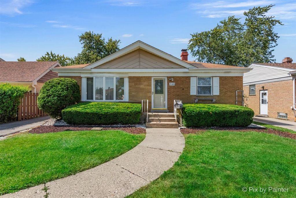 Photo for 2130 Mandel Avenue, Westchester, IL 60154 (MLS # 12463360)