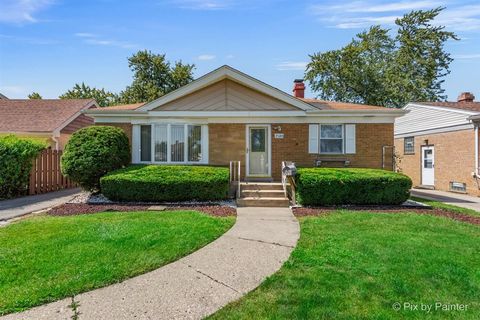 Photo of 2130 Mandel Avenue, Westchester, IL 60154 (MLS # 12463360) Photo of 2130 Mandel Avenue, Westchester, IL 60154 (MLS # 12463360)