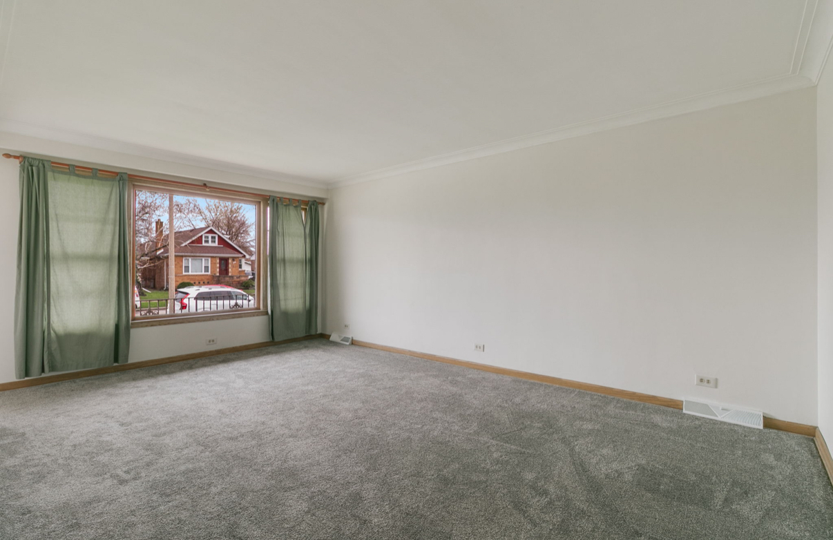 9534 S Sacramento Avenue