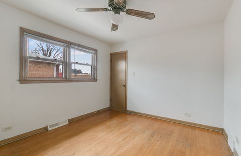 Tiny photo for 9534 S Sacramento Avenue, Evergreen Park, IL 60805 (MLS # 12611946)