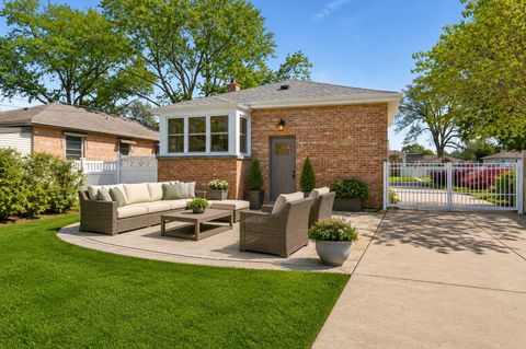Tiny photo for 7504 W Jonquil Terrace, Niles, IL 60714 (MLS # 12651866)