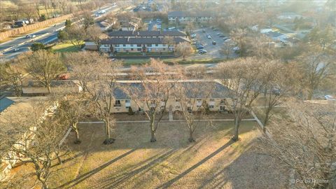 Tiny photo for 500 Chase Drive #12, Clarendon Hills, IL 60514 (MLS # 12540834)