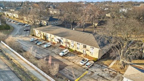 Tiny photo for 500 Chase Drive #12, Clarendon Hills, IL 60514 (MLS # 12540834)