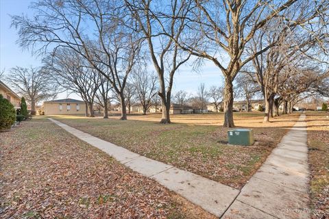 Tiny photo for 500 Chase Drive #12, Clarendon Hills, IL 60514 (MLS # 12540834)