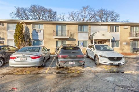Tiny photo for 500 Chase Drive #12, Clarendon Hills, IL 60514 (MLS # 12540834)