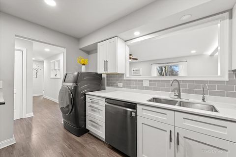 Tiny photo for 500 Chase Drive #12, Clarendon Hills, IL 60514 (MLS # 12540834)