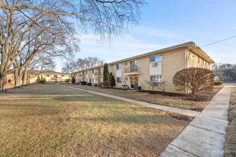 Tiny photo for 500 Chase Drive #12, Clarendon Hills, IL 60514 (MLS # 12540834)