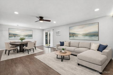 Tiny photo for 500 Chase Drive #12, Clarendon Hills, IL 60514 (MLS # 12540834)