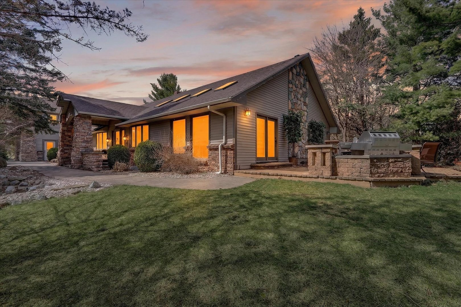 5992 Palisades Parkway