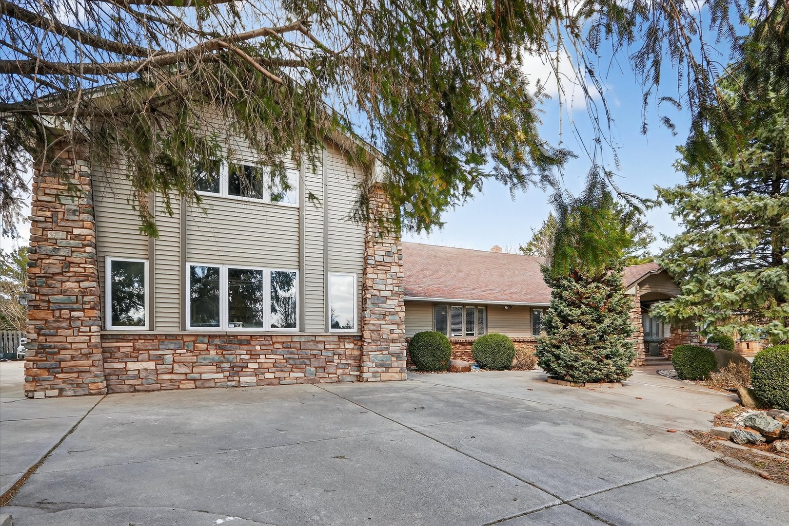 5992 Palisades Parkway