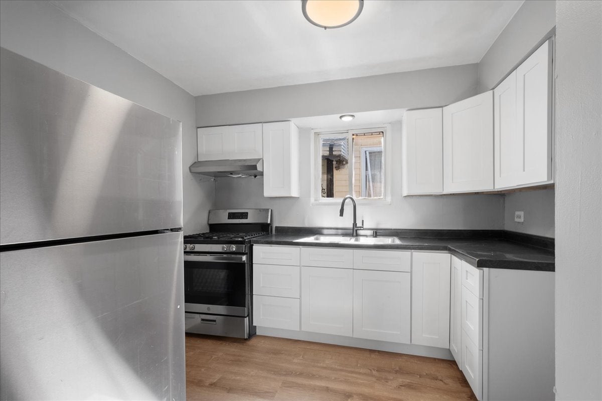 1652 W Montvale Avenue