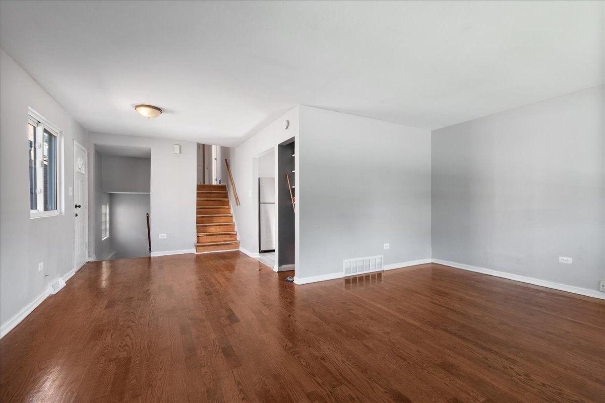 1652 W Montvale Avenue