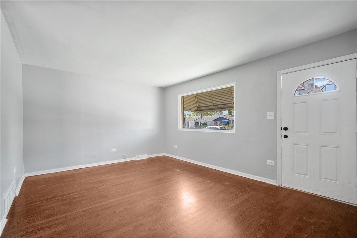1652 W Montvale Avenue