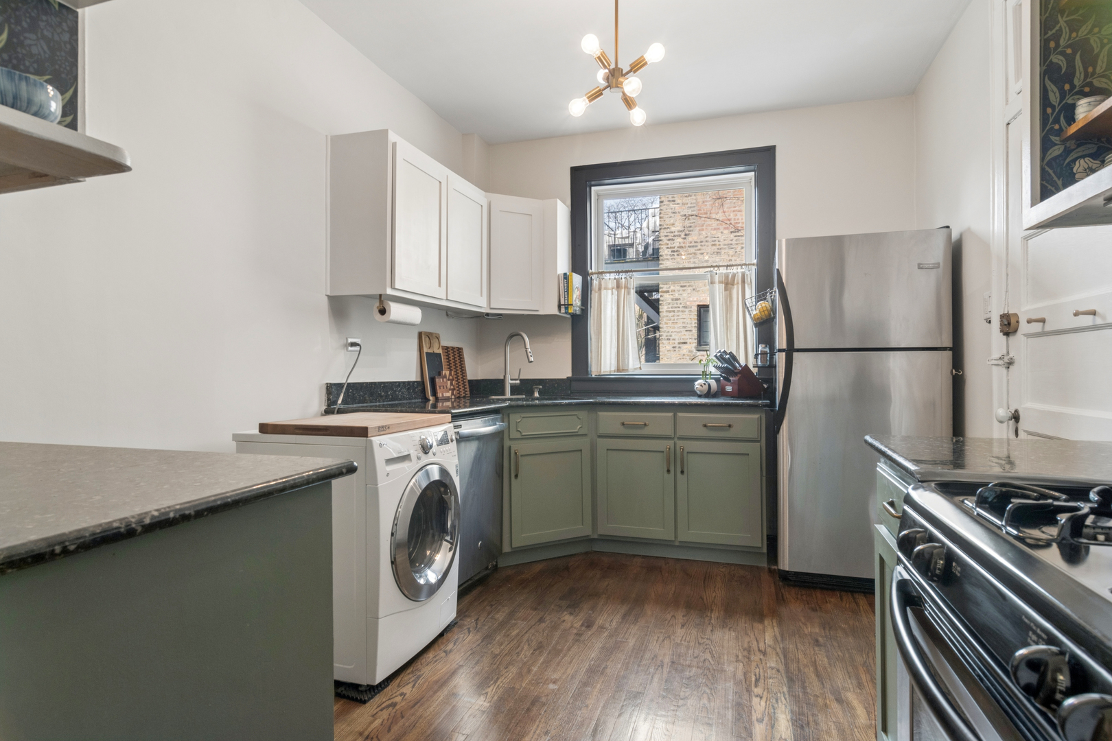 435 W ALDINE Avenue 17