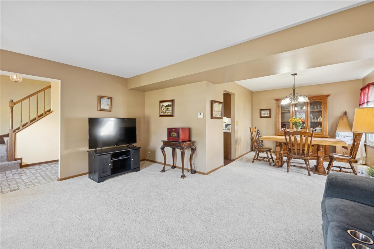 Algonquin, Illinois 60102, United States, 3 Bedrooms Bedrooms, ,2 BathroomsBathrooms,Residential,Active,211989