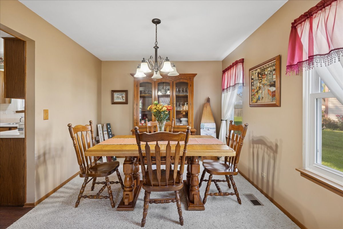 Algonquin, Illinois 60102, United States, 3 Bedrooms Bedrooms, ,2 BathroomsBathrooms,Residential,Active,211989