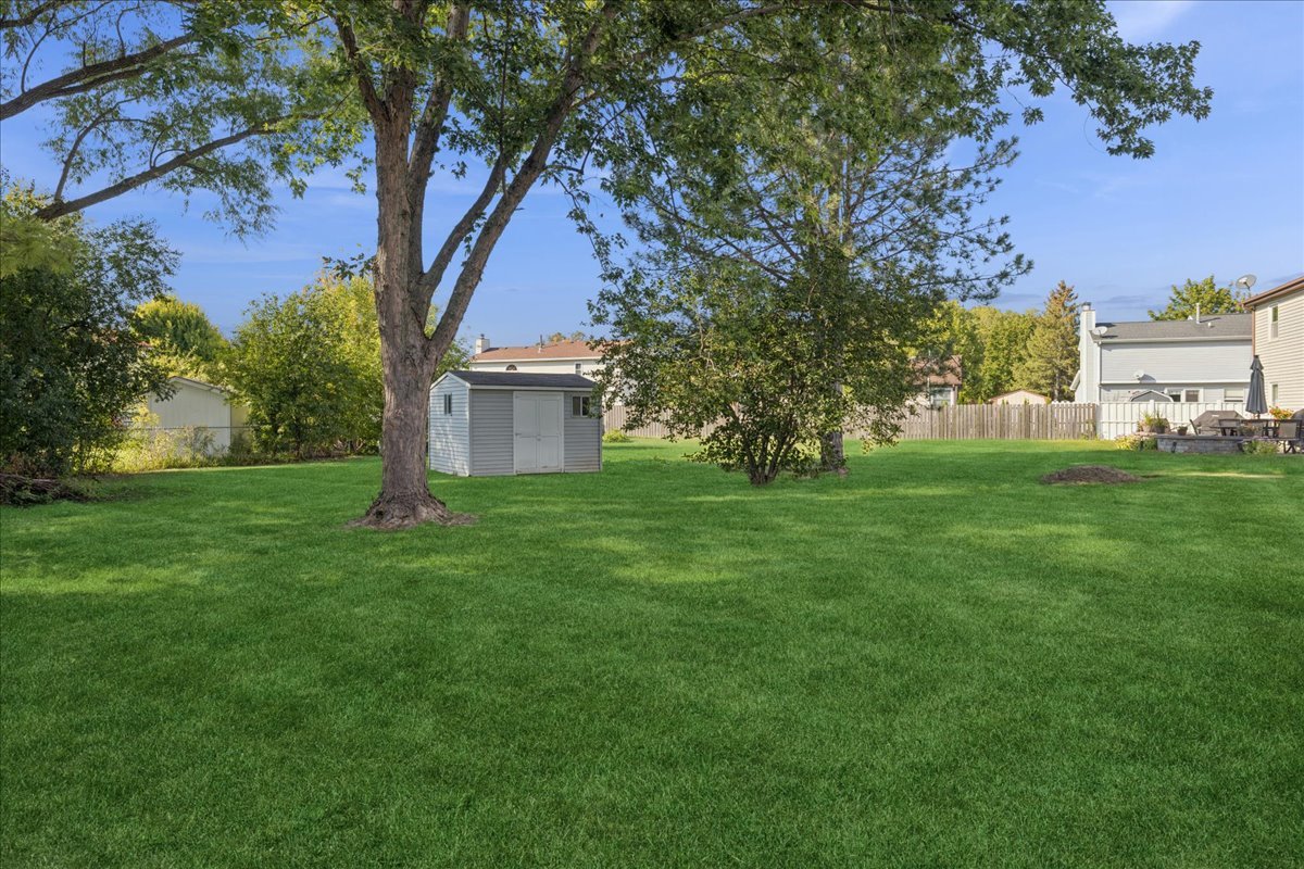 Algonquin, Illinois 60102, United States, 3 Bedrooms Bedrooms, ,2 BathroomsBathrooms,Residential,Active,211989