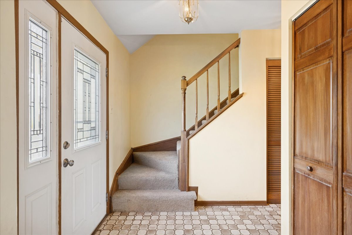 Algonquin, Illinois 60102, United States, 3 Bedrooms Bedrooms, ,2 BathroomsBathrooms,Residential,Active,211989