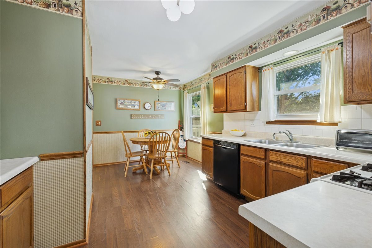 Algonquin, Illinois 60102, United States, 3 Bedrooms Bedrooms, ,2 BathroomsBathrooms,Residential,Active,211989