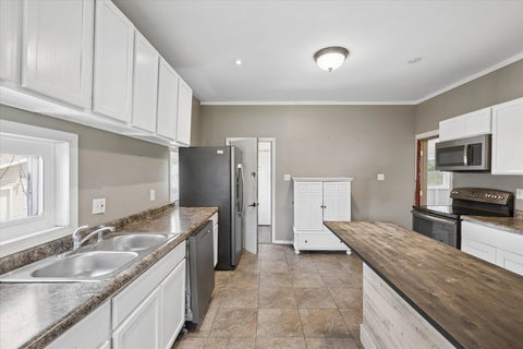 Tiny photo for 526 4th Avenue S, Clinton, IA 52732 (MLS # 12693318)