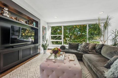 Tiny photo for 3180 N Lake Shore Drive #2H, Chicago, IL 60657 (MLS # 12615314)