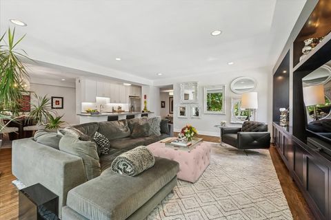 Tiny photo for 3180 N Lake Shore Drive #2H, Chicago, IL 60657 (MLS # 12615314)